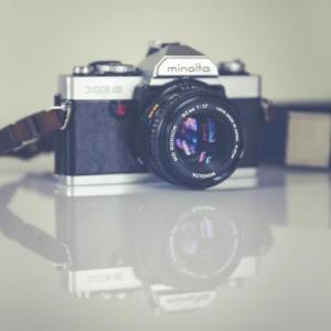 an old camera sitting on a white desk