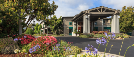 Front of the Holiday Inn Express & Suites Carpinteria.